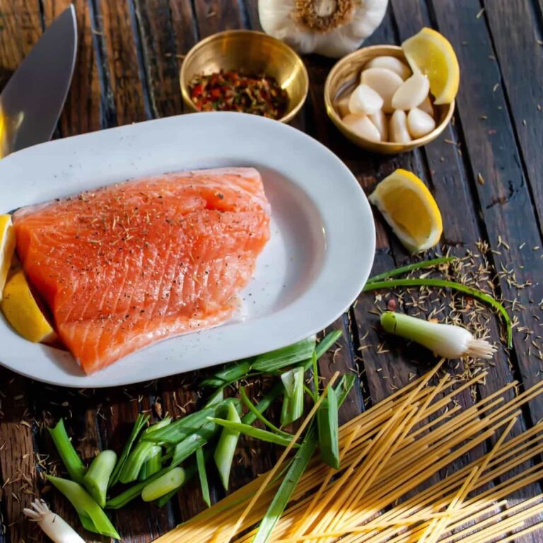 Le Canada soutient la croissance de produits de saumon végétalien et de gâteaux de crabe.